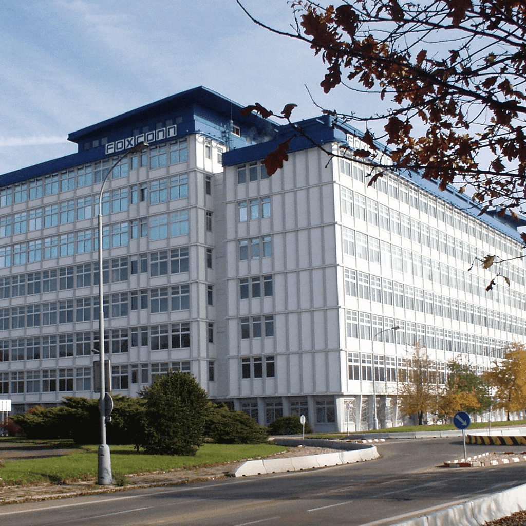 Потрібні чоловіки на прибирання (завод Foxconn)